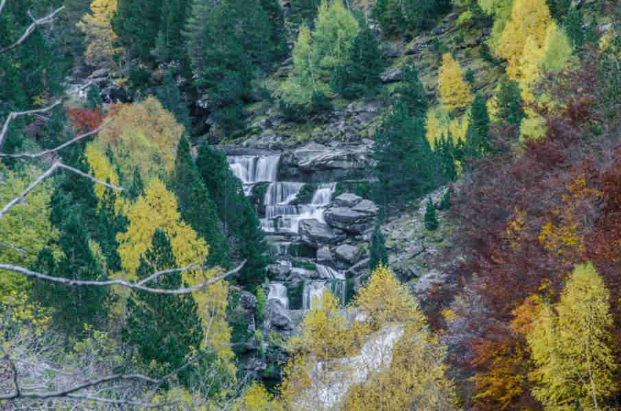 Huesca - parque nacional de Ordesa y Monte Perdido - valle de Ordesa 52 - Gradas de Soaso.jpg